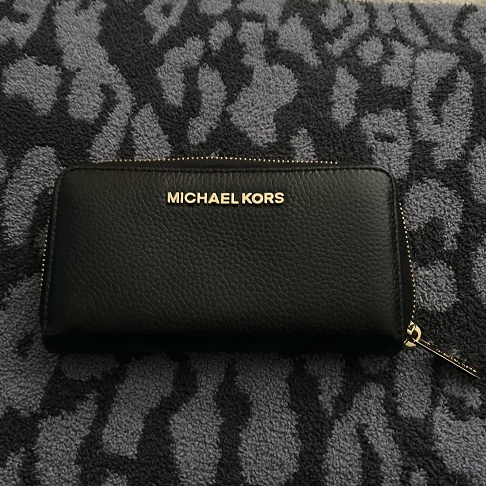 Black MK wallet, excellent condition.